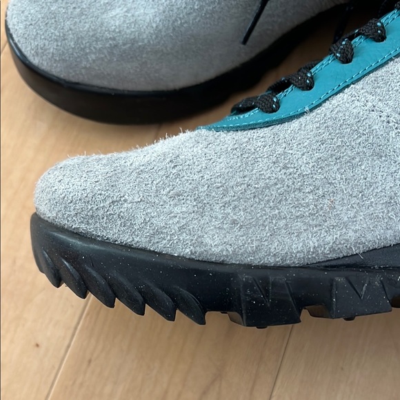 Nike Hoodland Particle Grey/Bright Magenta  size 11 - Picture 5 of 16